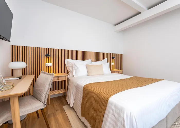 Πανσιόν Apice - By Azores São Vicente Ferreira