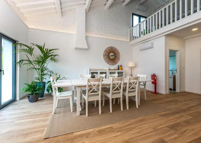 Πανσιόν Apice - By Azores