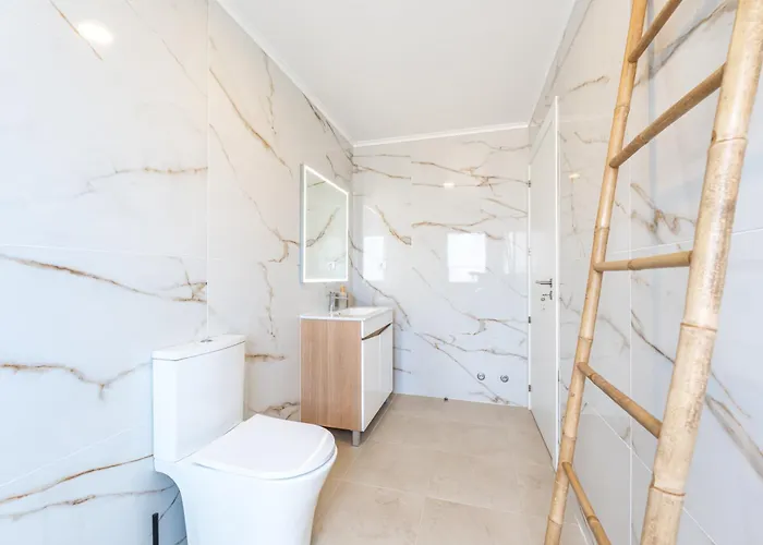 Πανσιόν Apice - By Azores