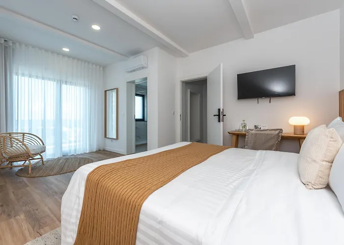 Πανσιόν Apice - By Azores São Vicente Ferreira